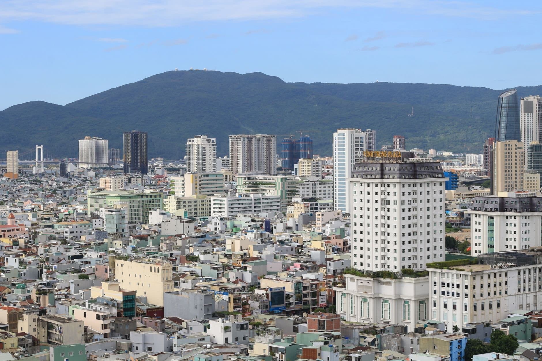 Stunning aerial view of Da Nang cityscape with mountains in the background.