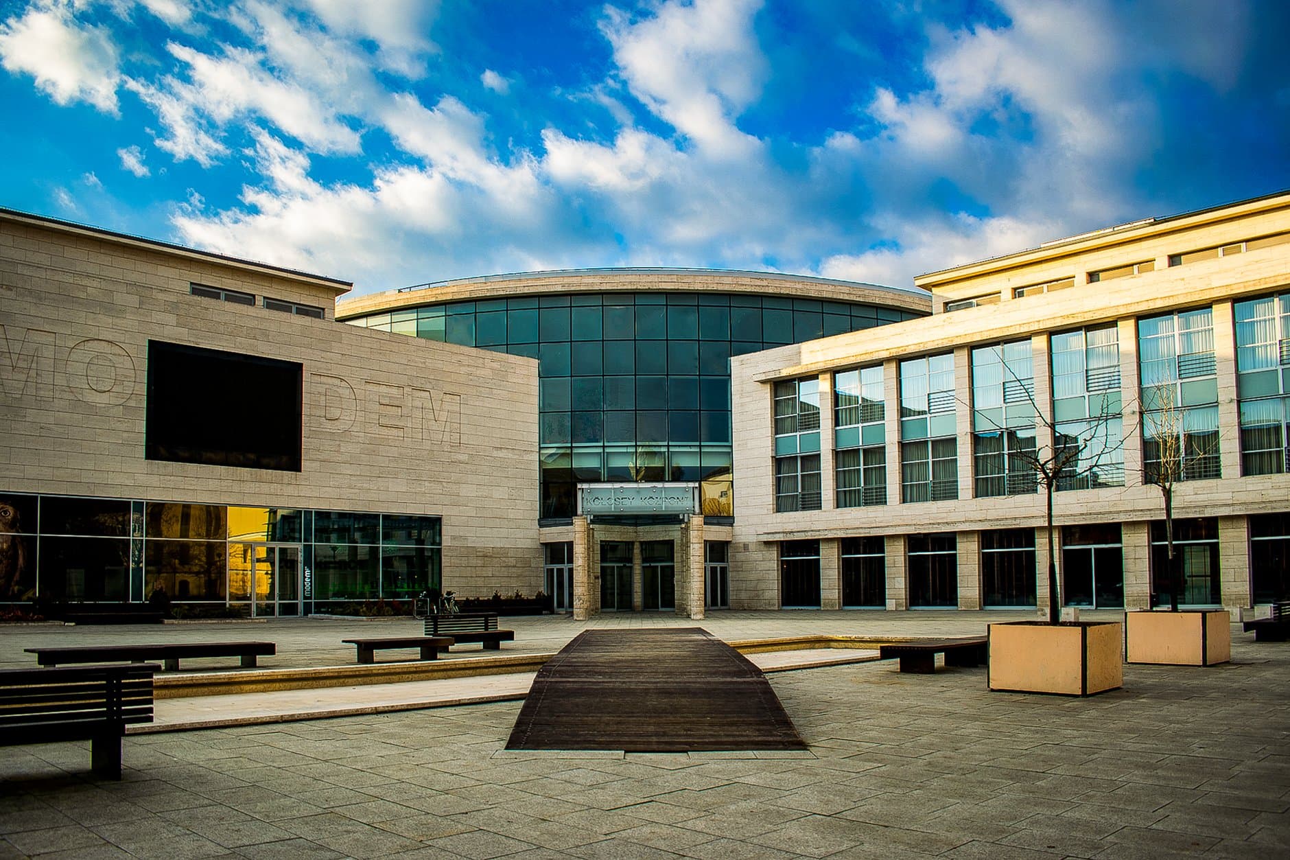 Explore the sleek architectural design of MODEM Art Center in Debrecen, Hungary.