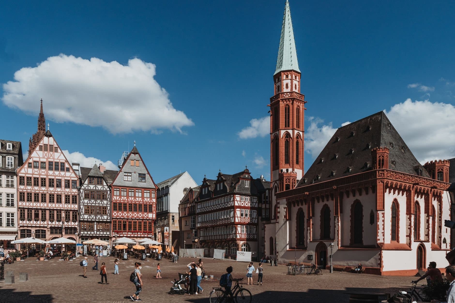Picturesque Römerplatz in Frankfurt with historic buildings and St. Nicholas Church.