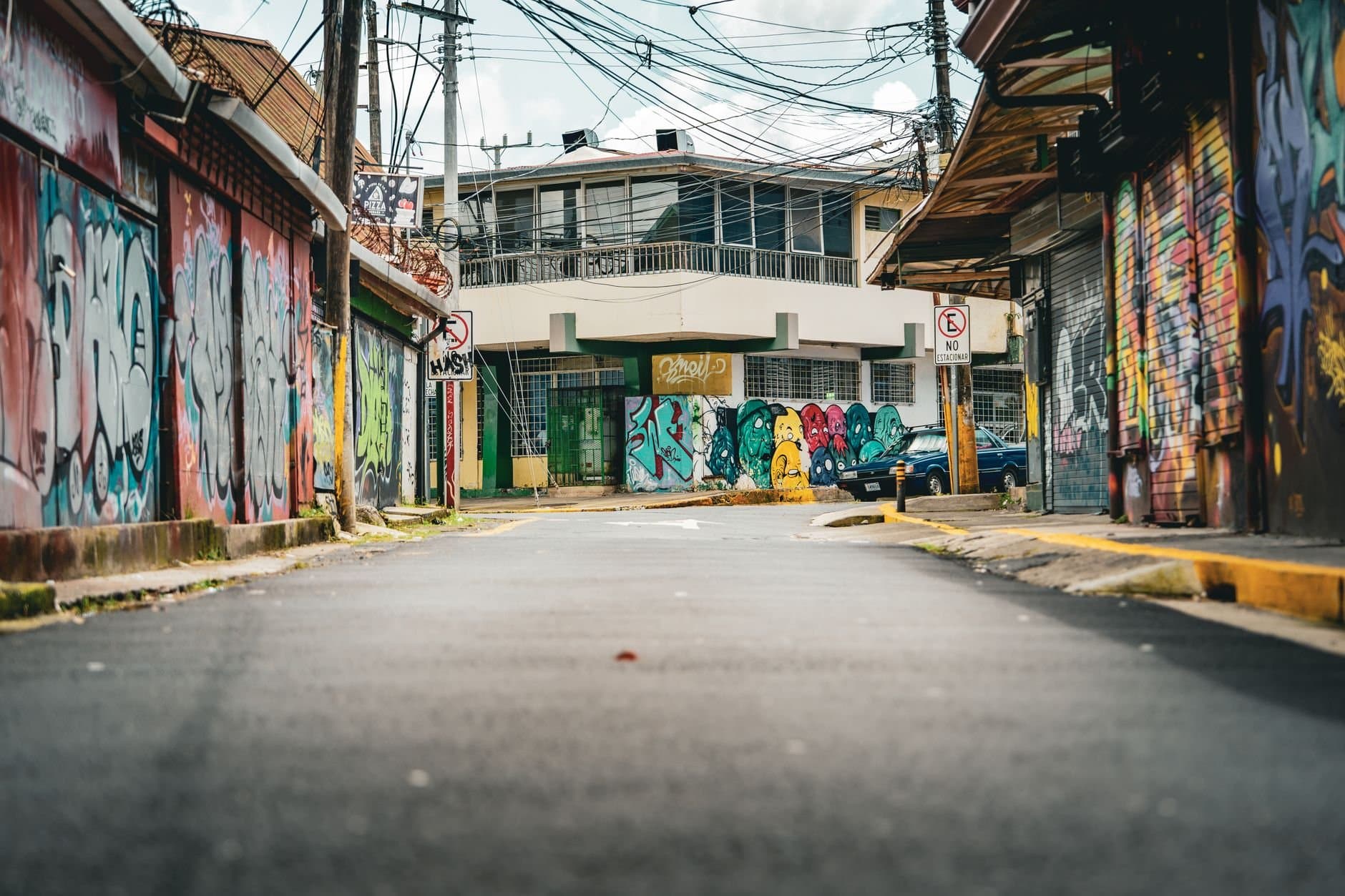 Vibrant street art in a lively San José alleyway, showcasing Costa Rica's urban culture.