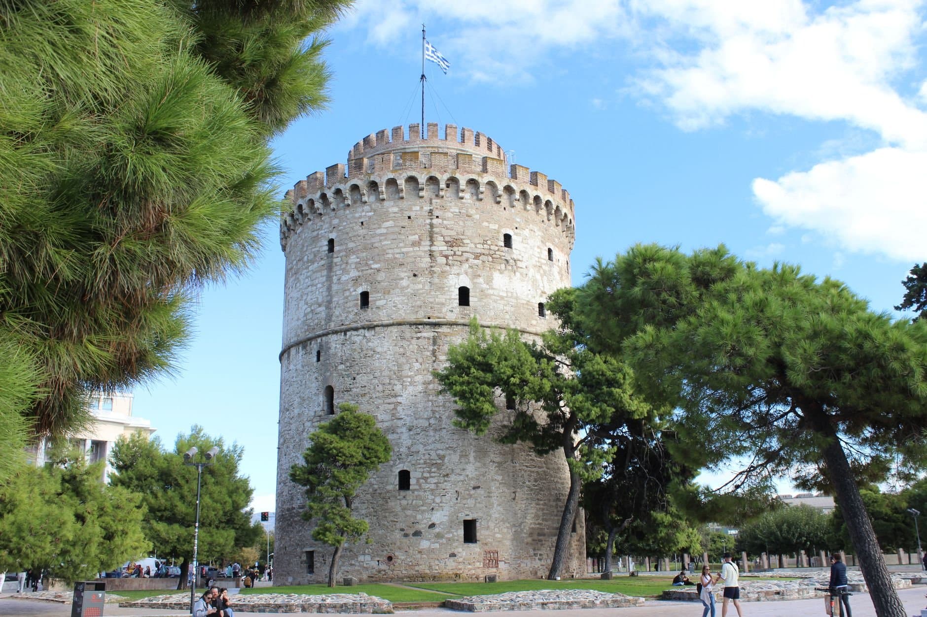 Historic White Tower in Thessaloniki with lush greenery and clear sky