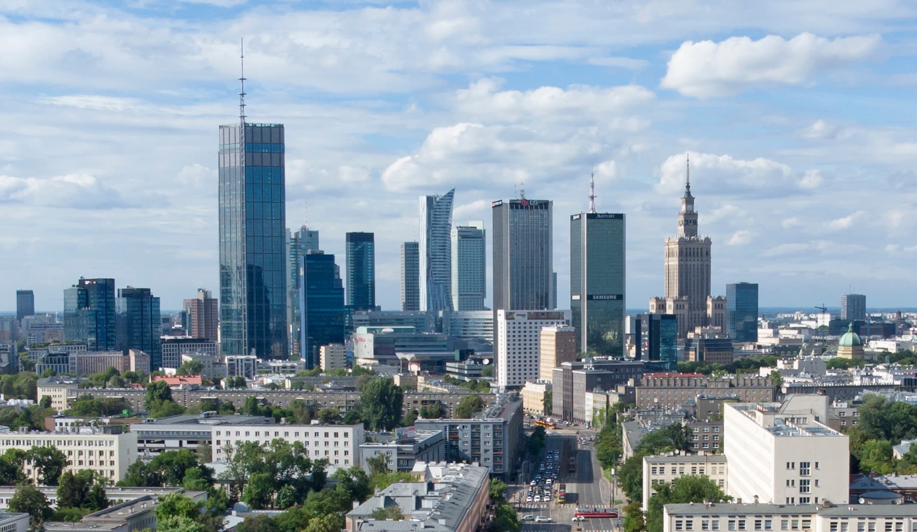 Varsó látképe — a rugalmas naptár nézetben egyszerre látod egy egész hónap árait