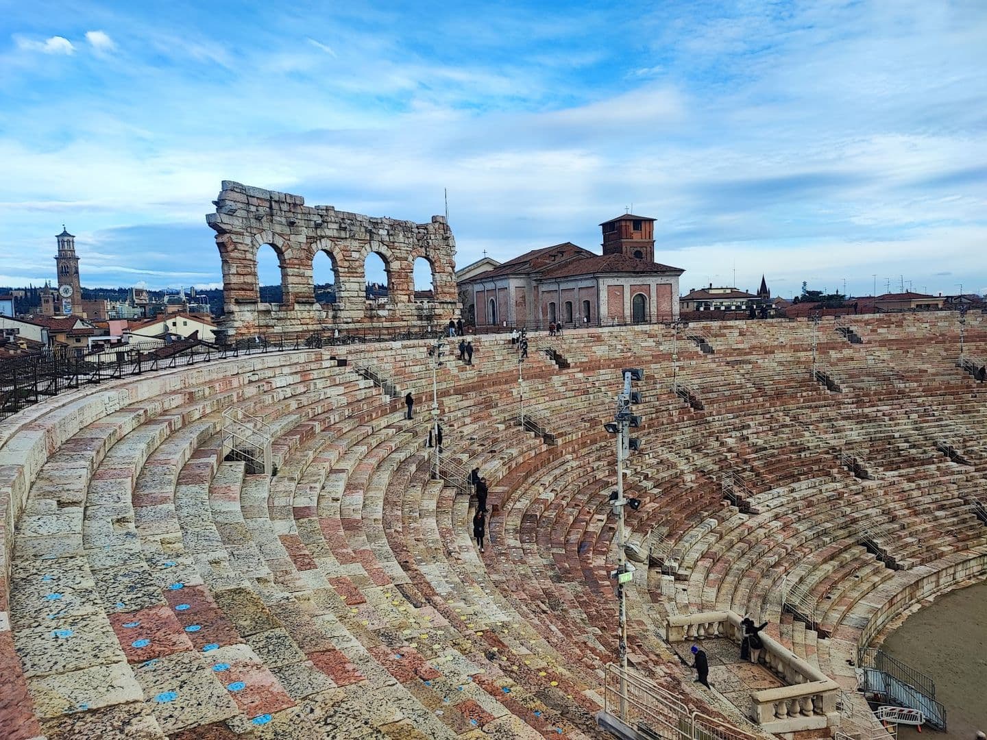 Verona: Séta a romantika és a római kőművek között